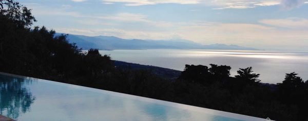 Infinity pool villa in Sicily