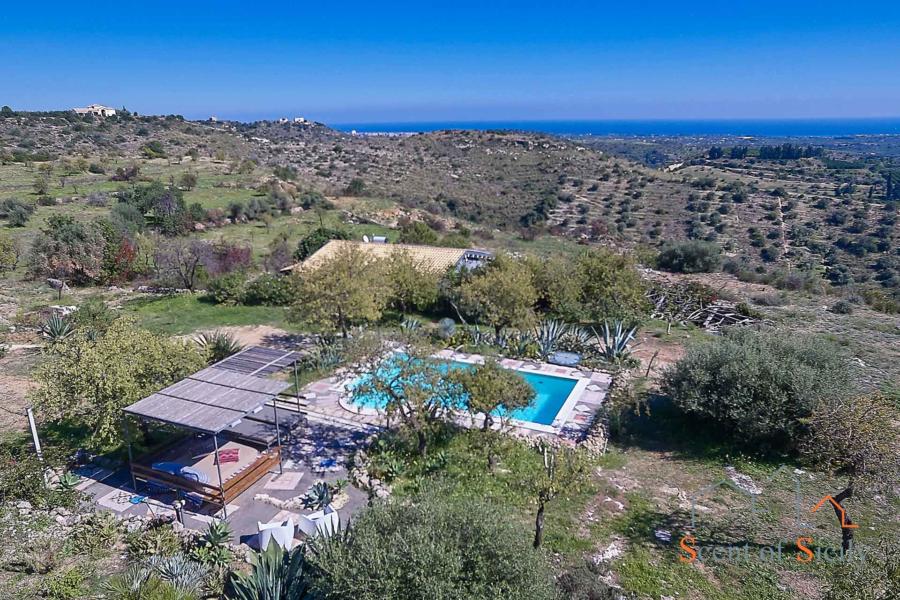 Villa Nature and Relax, Noto view from the pool