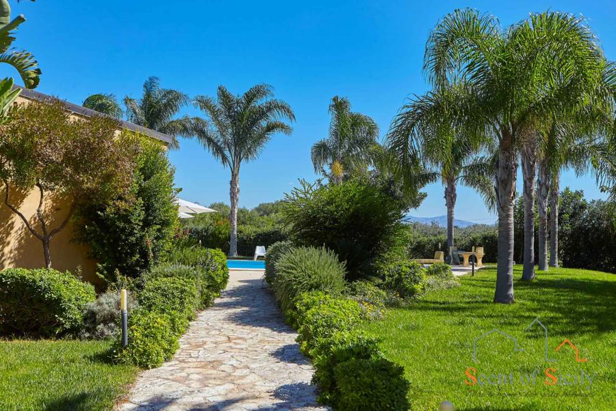 Selinunte-Villa-SelinunteGarden-ScentOfSicily