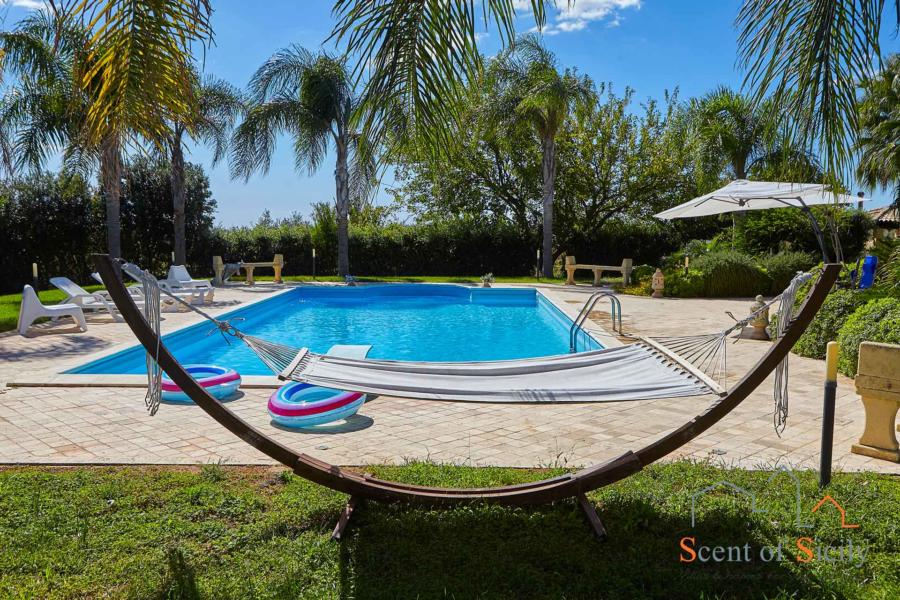 Selinunte-Villa-SelinunteGarden-hammock-ScentOfSicily