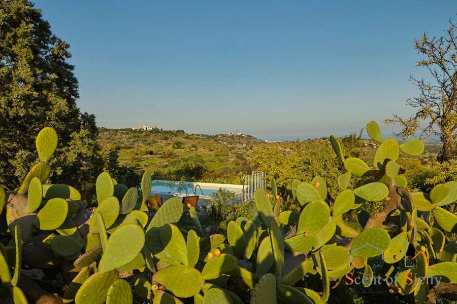 Dature Dammuso, Noto, view from the garden