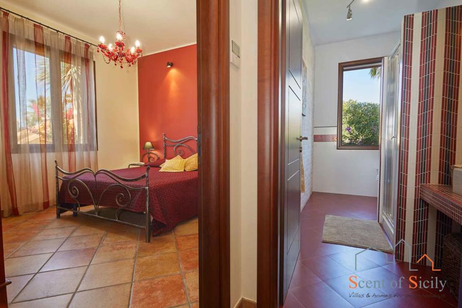 Selinunte-Villa-SelinunteGarden-ensuite-beroom-ScentofSicily