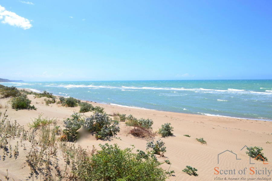 Sicily-sandy-beach 