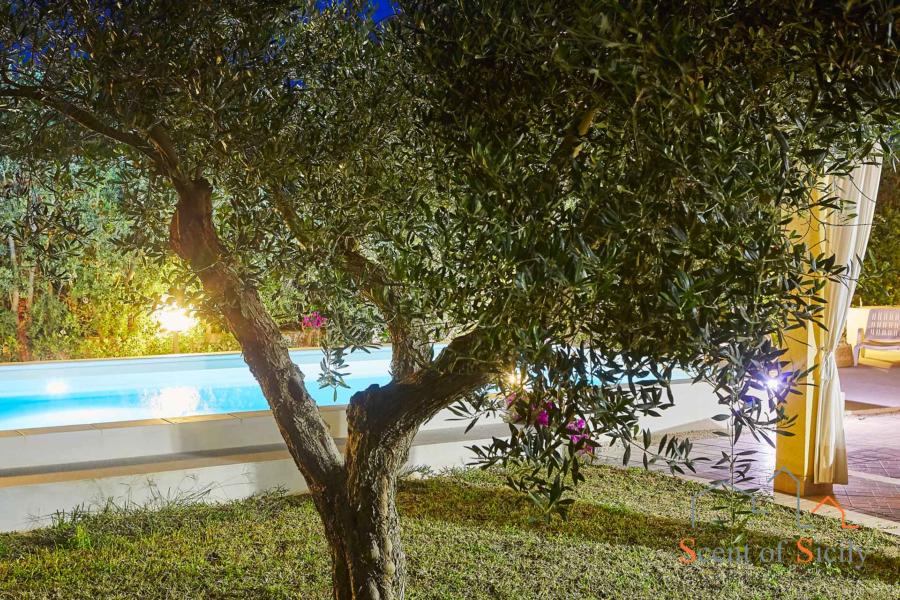 Marsala-Villa-Simo-EveningGarden-ScentOfSicily