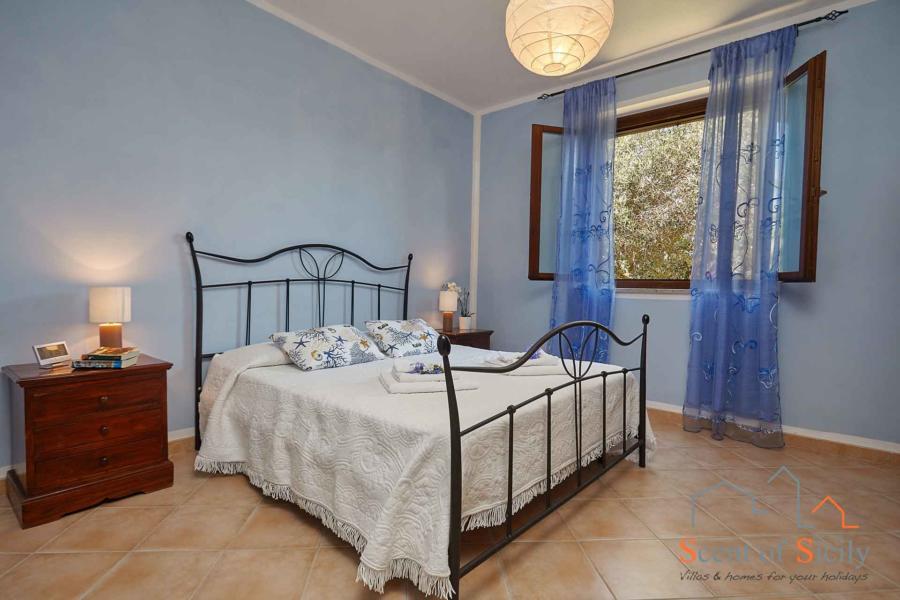 Marsala-Villa-Simo-MasterDoublebedroom-ScentOfSicily