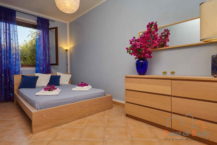 Marsala-Villa-Simo-FrenchBed-ScentOfSicily