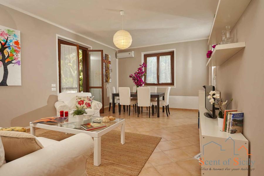 Marsala-Villa-Simo-LivingRoom-ScentOfSicily