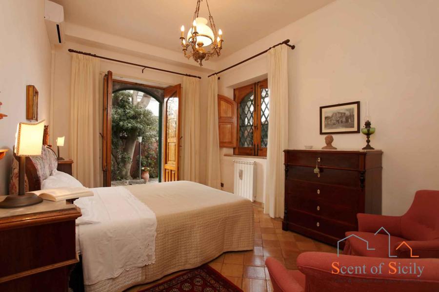 Sea Terrace , Torre Archirafi Eastern Sicily the double bedroom