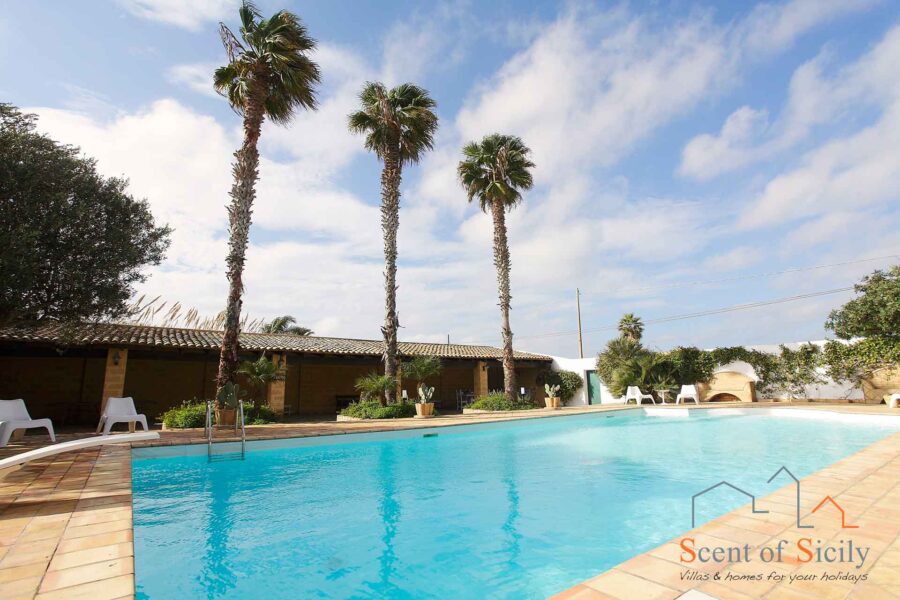Pool overlooking the patio - Villa Lory Marsala Western Sicily 