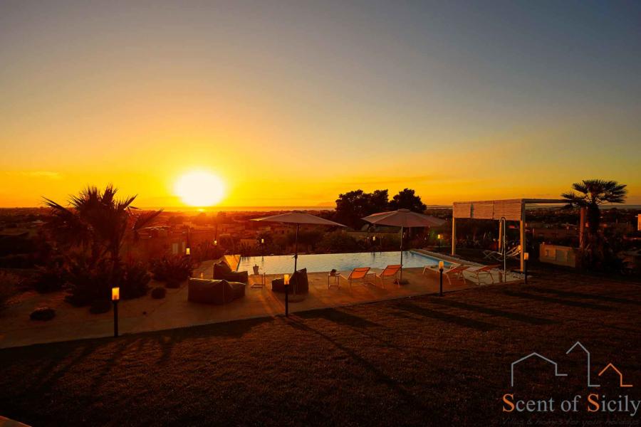 Marsala-Luxury-Villa-Ladybird-Scent-of-Sicily-magic-Sunset