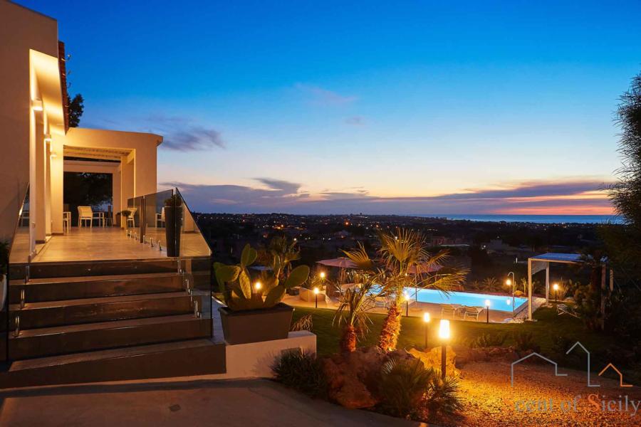 Marsala-Luxury-Villa-Ladybird-Scent-of-Sicily-outdoor-lighting