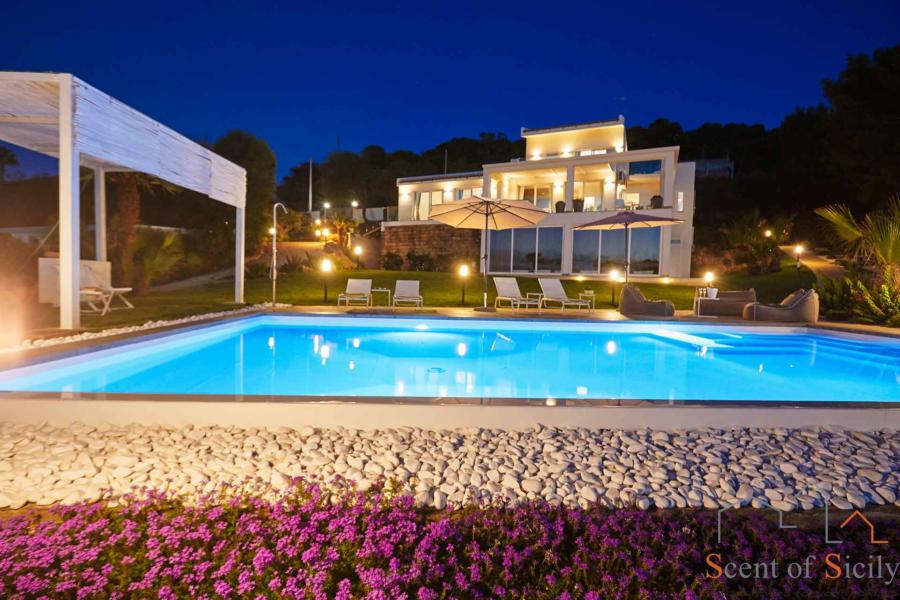 Marsala-Luxury-Villa-Ladybird-Scent-of-Sicily-evening
