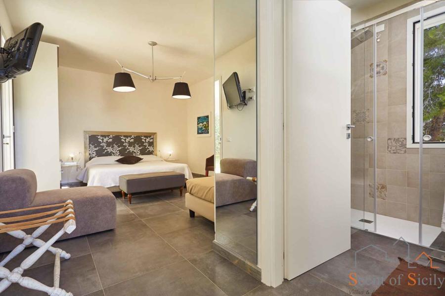 Marsala-Luxury-Villa-Ladybird-Scent-of-Sicily-doublebedroom-shower- with-view 