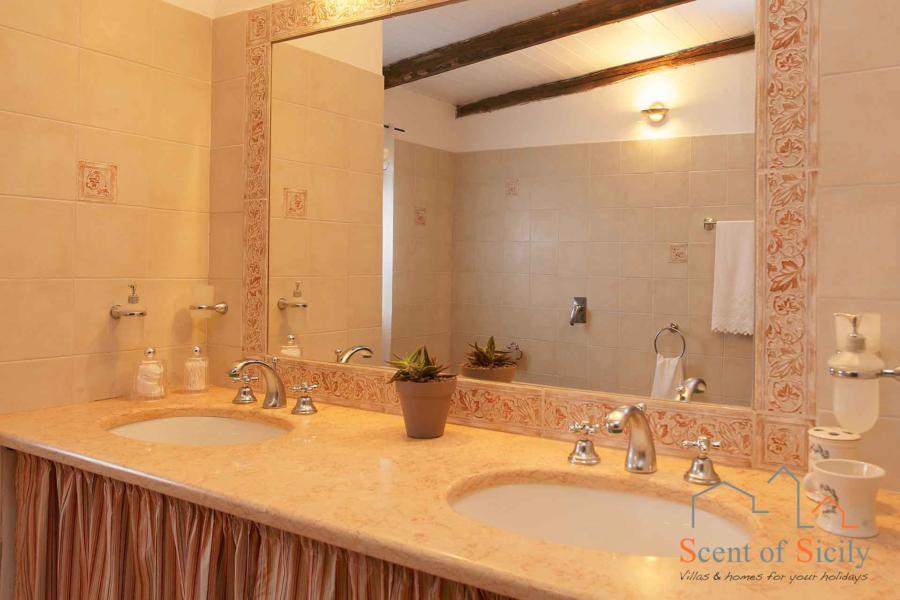Bathroom with shower in dependance  - Villa Gio, Marsala, Western Sicily