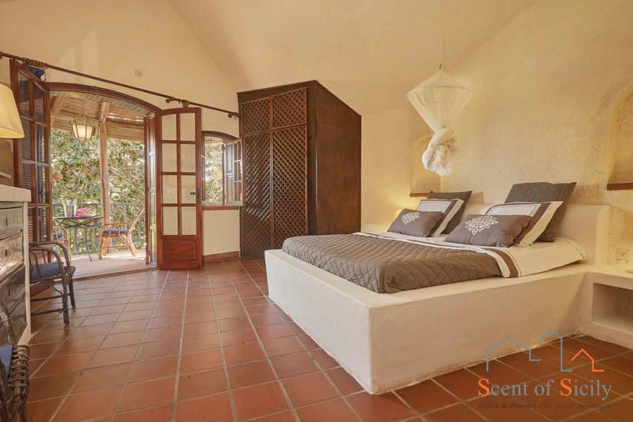 Master Bedroom in Villa Fontane Bianche, Siracusa