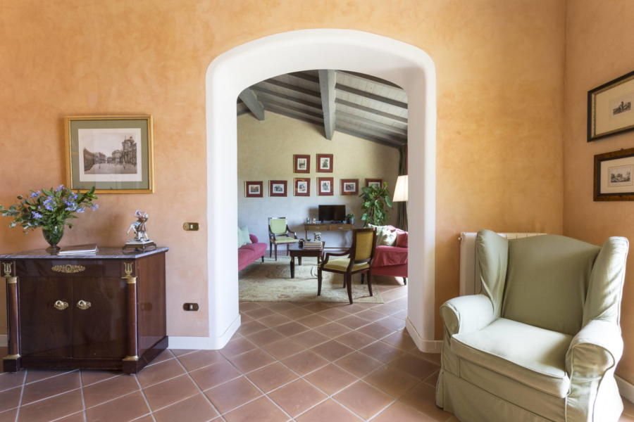 Towards the elegant relax area / TV room in Casale dell'Ulivo Syracuse Scent of Sicily