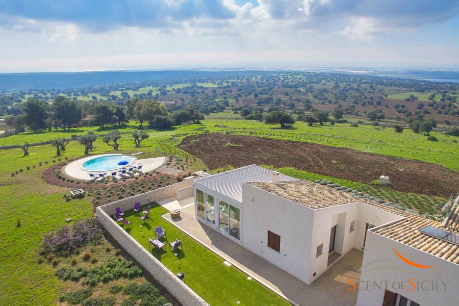 Refined villa Bianca Levante with marvelous views in Donnafugata Scent of Sicily