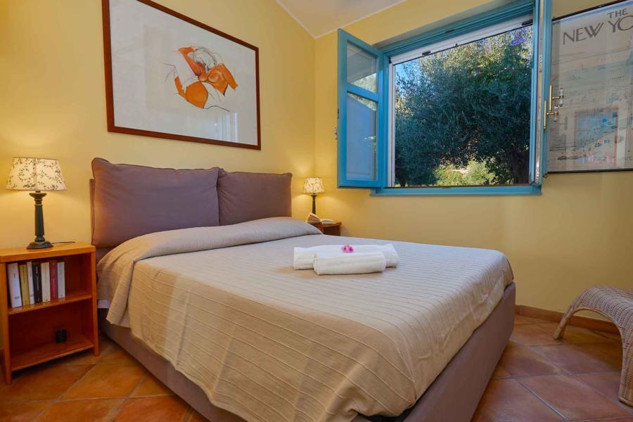 Double bedroom in Villa Sunrise, Capo d'Orlando, Notnern Sicily - ground floor