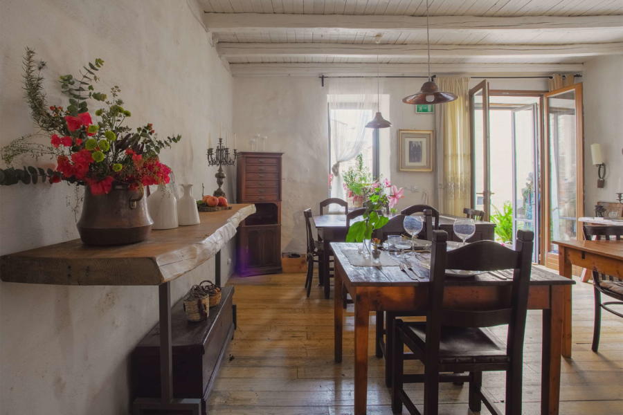 Living room table, Magical House Gratteri, Sicily