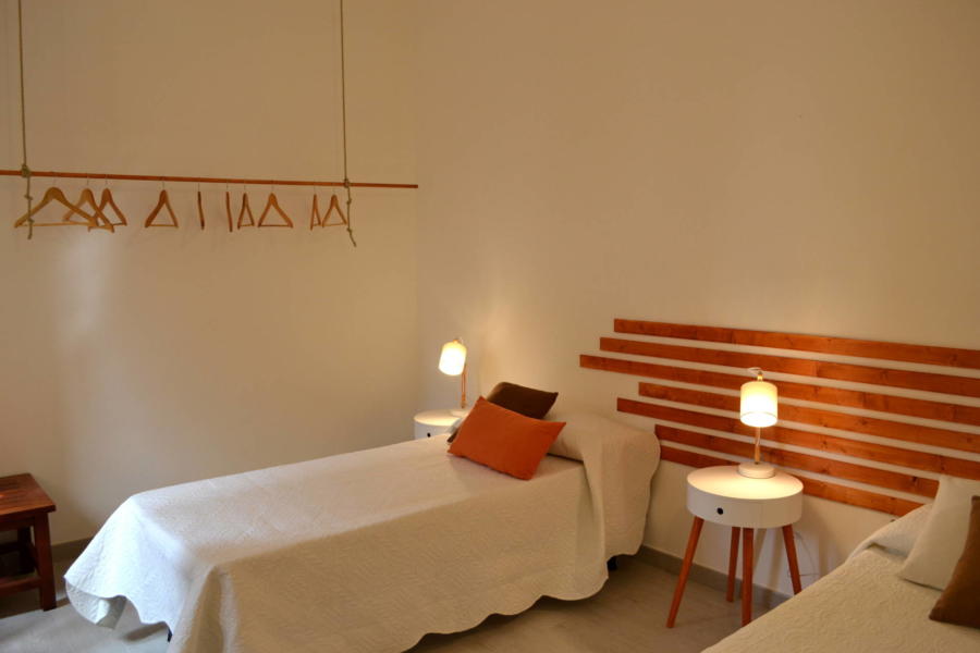 Marsala-Villa-Signorino-orange-twinbedroom-ScentOfSicily