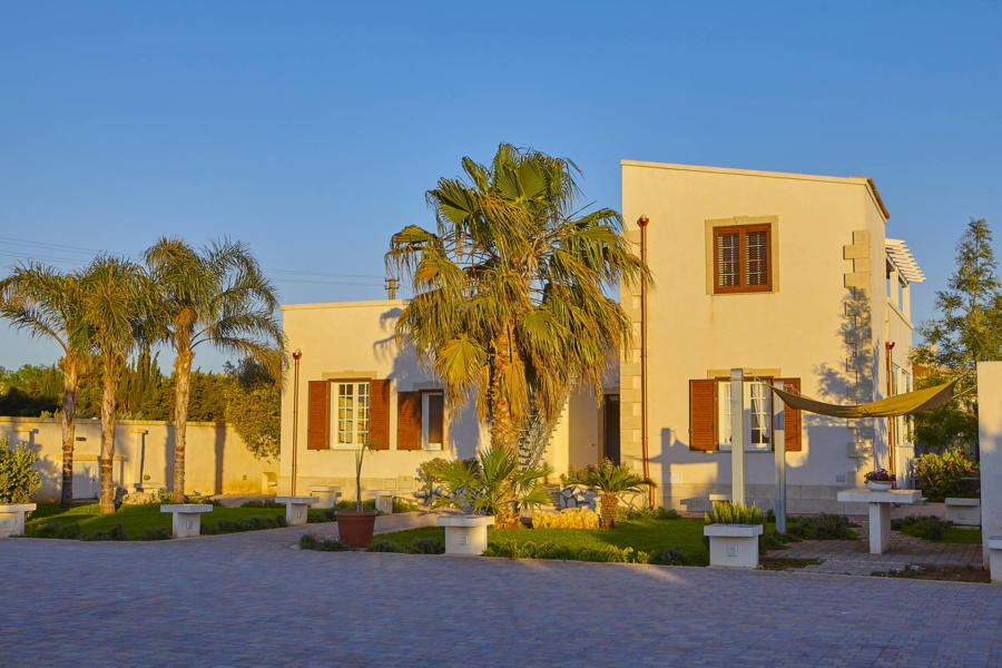 The villa entrance in Villa del Tufo Marsla Scent of Sicily