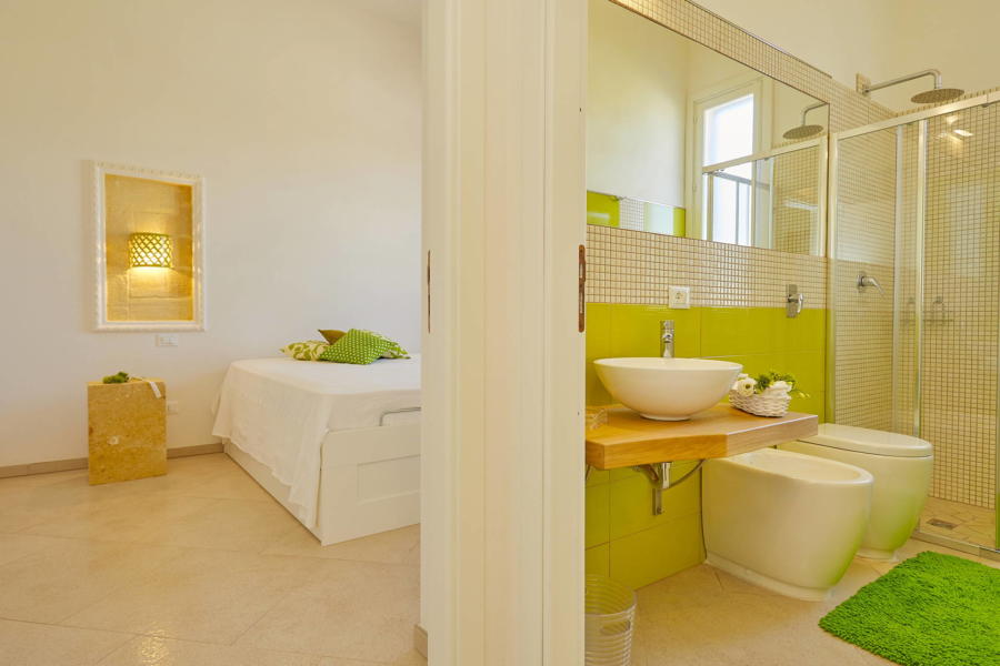 Green double bedroom en-suite in Villa del Tufo Scent of Sicily