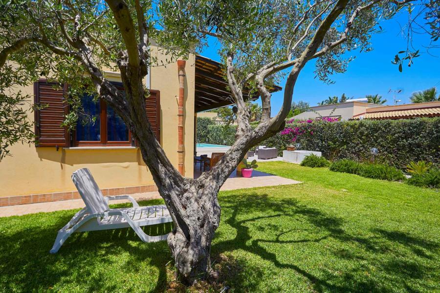 Marsala-Villa-Simo-OliveTree-ScentOfSicily