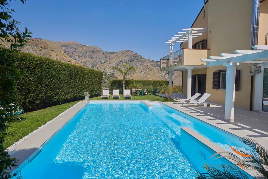 Private swimming pool in the luxury Villa Bellevue Taormina Scent of Sicily