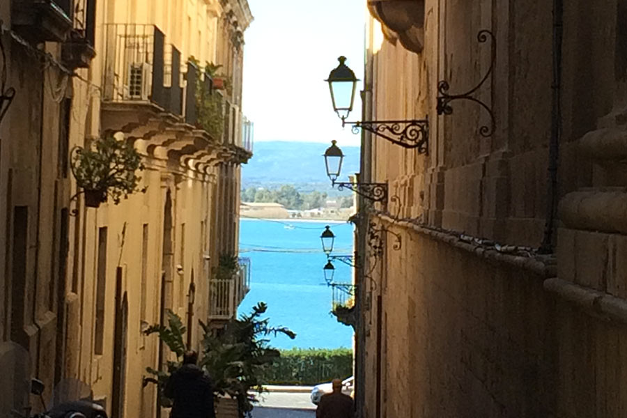 Scent-of-Sicily-Syracuse-tipycal-street-view