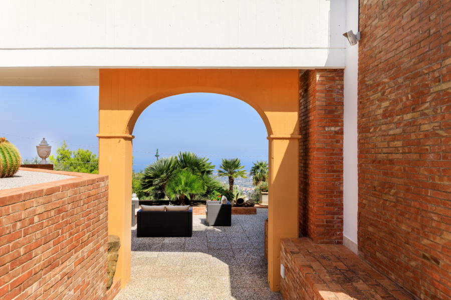 Towards the outdoor relaxation area in Luxury Villa Amphora Carini Scent of Sicily