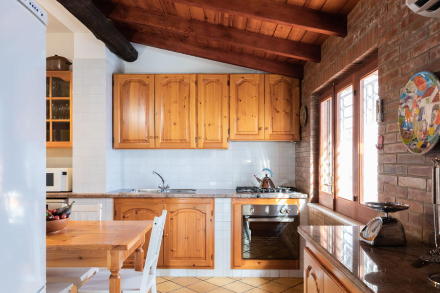 Well equipped kitchen with dining table in Villa Amphora Carini Scent of Sicily