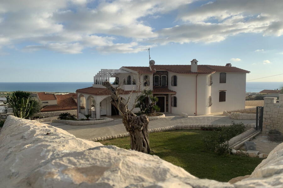 Villa-PietraBianca-Marina-di-Ragusa-Scent-of-Sicily sea-view