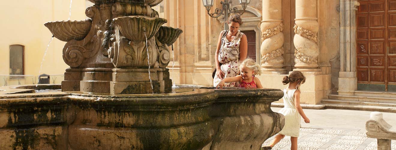 family near fountain of Chiesa del Purgatorio in Marsala