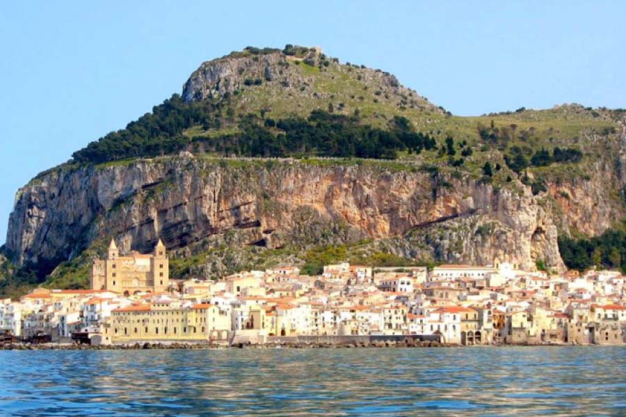 Cefalù beach and northern Sicily coast for a slow seaside villa stay