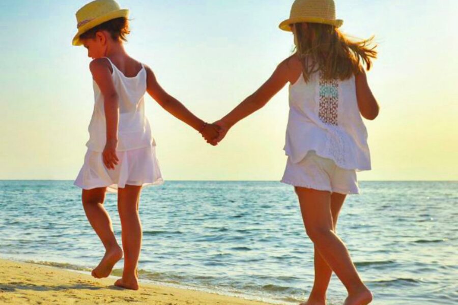 Children-walking-on-the-beach-Sicily