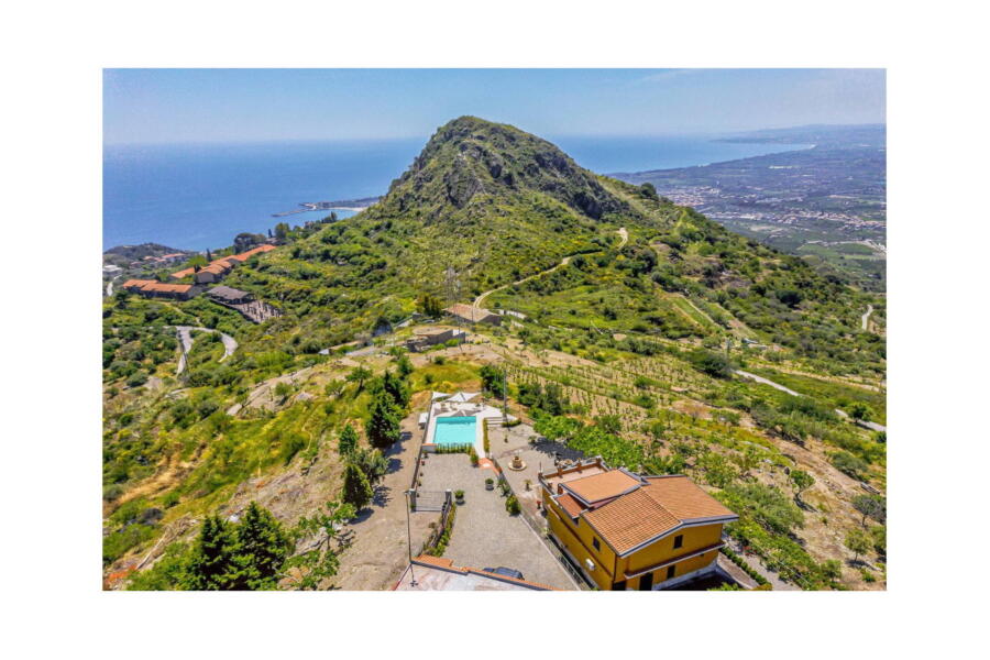 Villa-Terrace-taormina-AreaView-ScentOfSicily