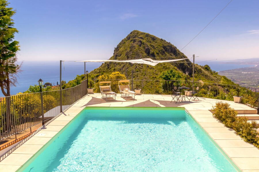 Villa-Terrace-taormina-poolView-ScentOfSicily