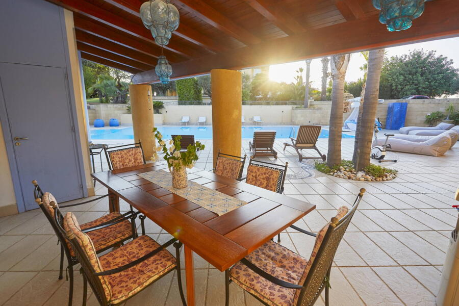 Dinning area of the pool