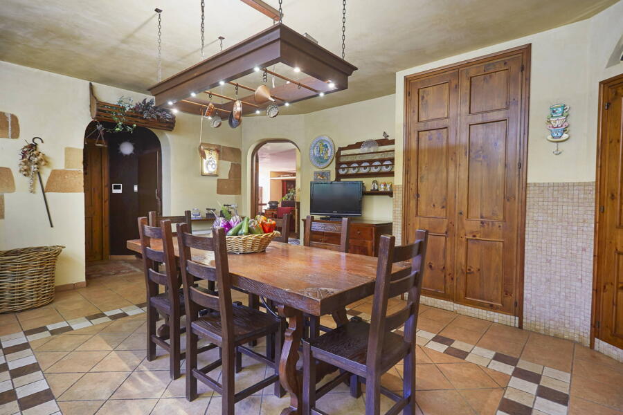 Kitchen with refrigerator room