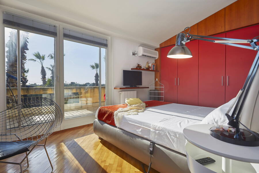 Red double bedrooms A/C with terrace