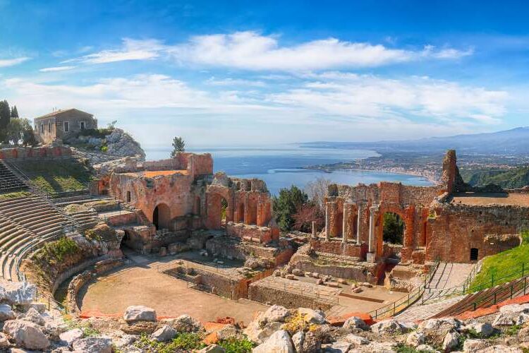 villa-taormina-vista-dal-teatro-taormina