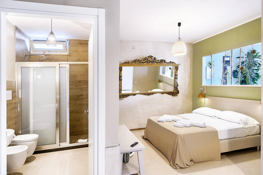 Ragusa_VillaPietraBianca_bedroom_mirror_ScentOfSicily