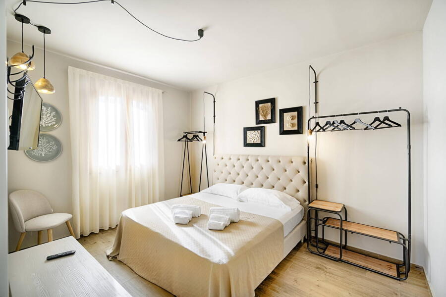 Ragusa_VillaPietraBianca_doublebedroom-Coral_ScentOfSicily