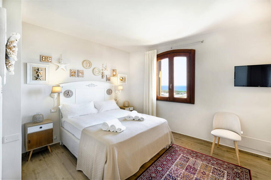 Villa-PietraBianca-Marina-di-Ragusa-Scent-of-Sicily-starfish-bedroom