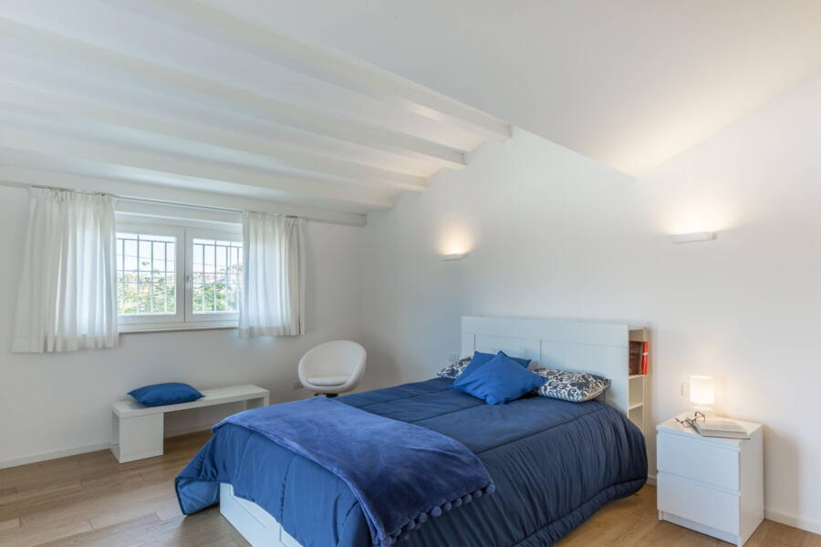 The triple bedroom. 