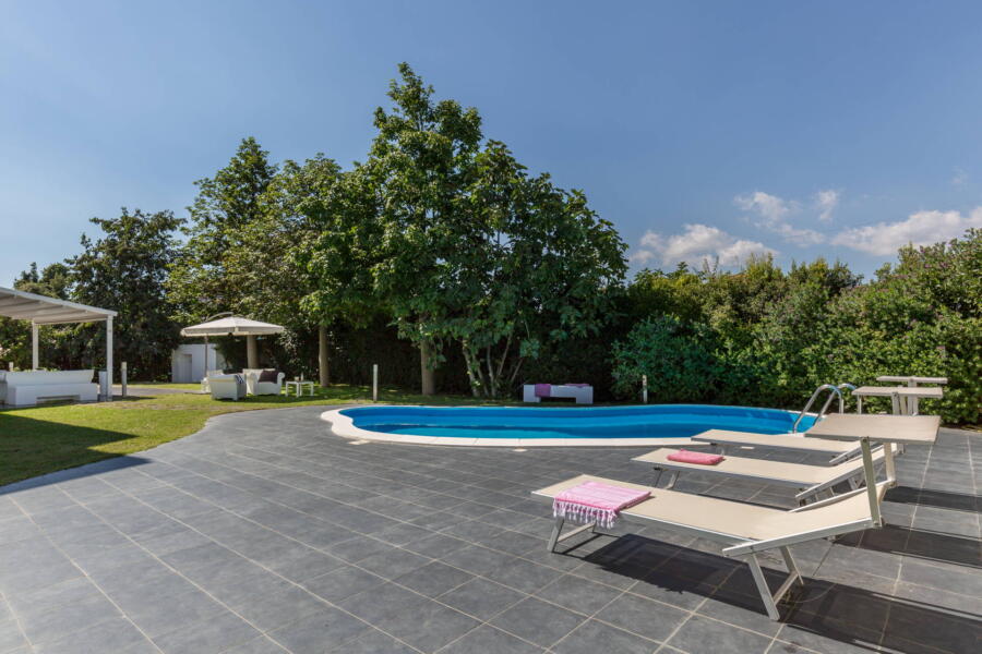 Relax in the solarioum at the poolside.
