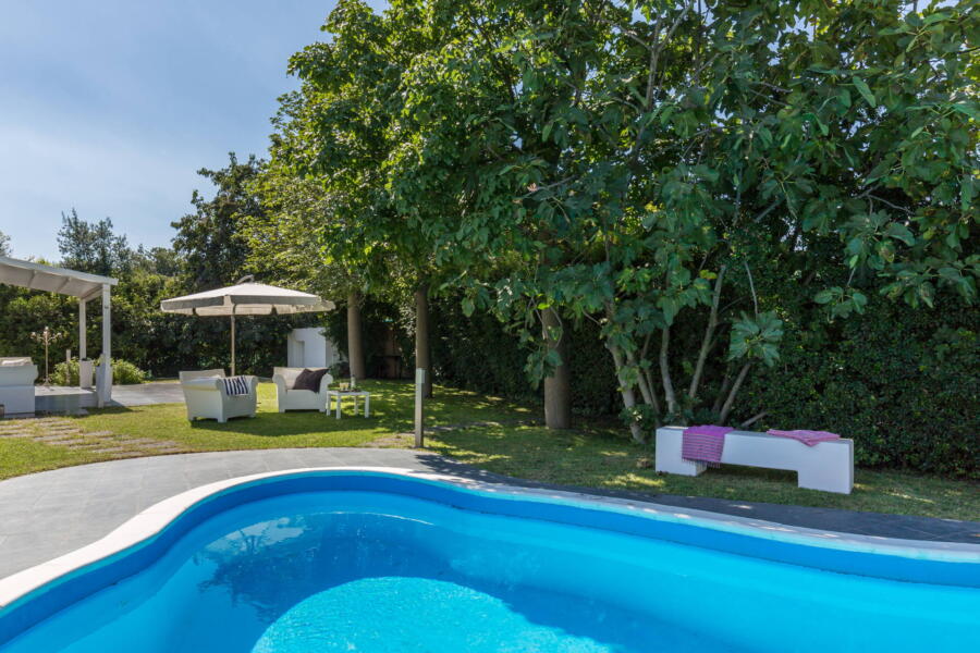 The private swimming pool of the villa in the city of Catania.