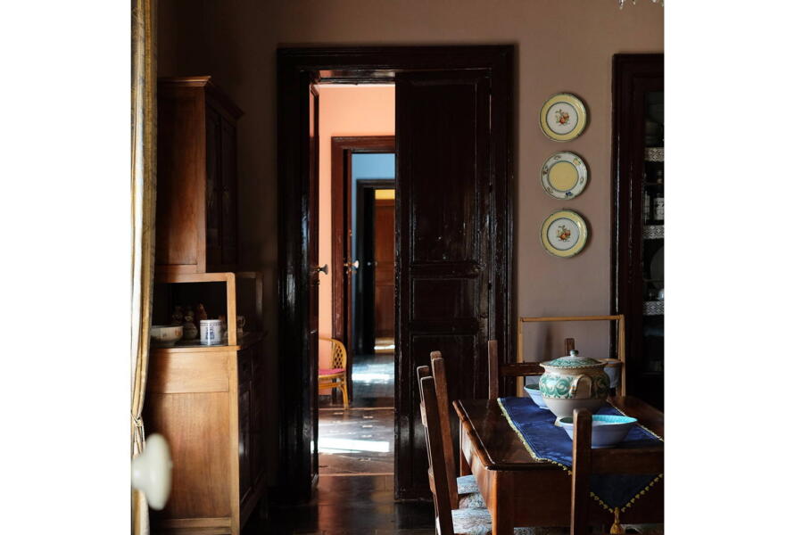 The dining room, and the door that introduces a three communicating bedrooms, which overlook the beautiful countryside of baroque Sicily