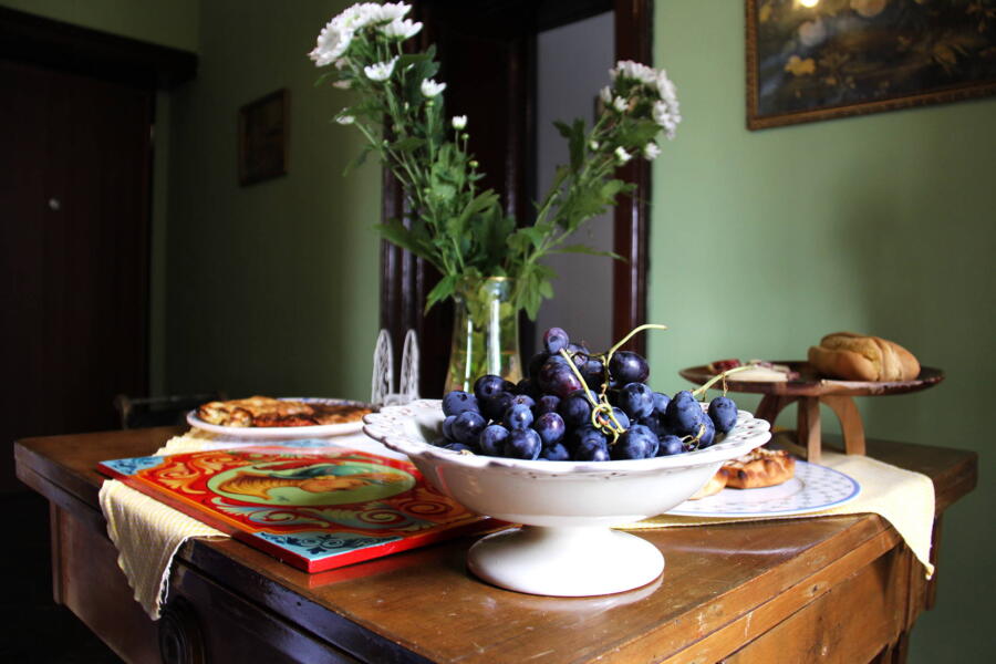 The welcome is given with the delicious typical seasonal products.