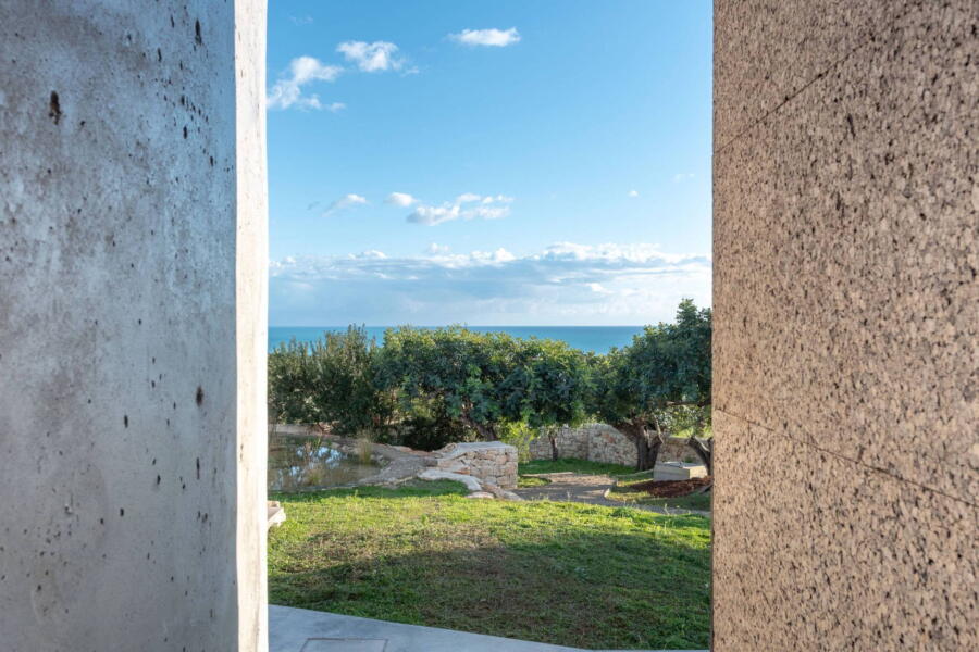 The natural elements of the villa are in perfect harmony with the landscape.